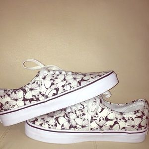 Women’s VANS canvas sneakers